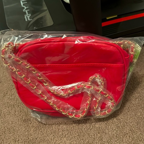 Badgley Mischka Diamond Quilted Camera Bag With Studs Red Crossbody Vegan Purse - Picture 2 of 3